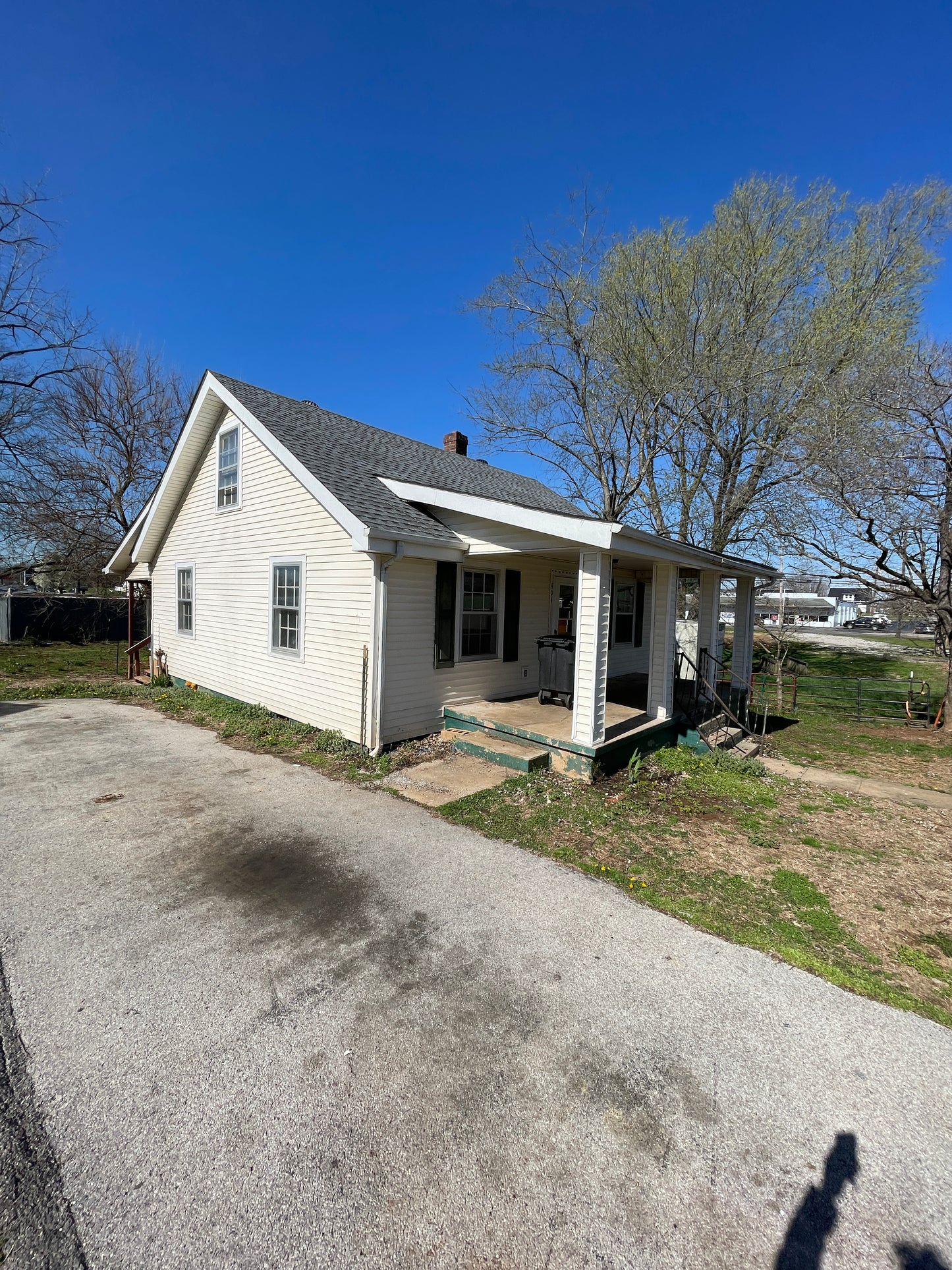 404 Owens St, Cave City, KY 42127